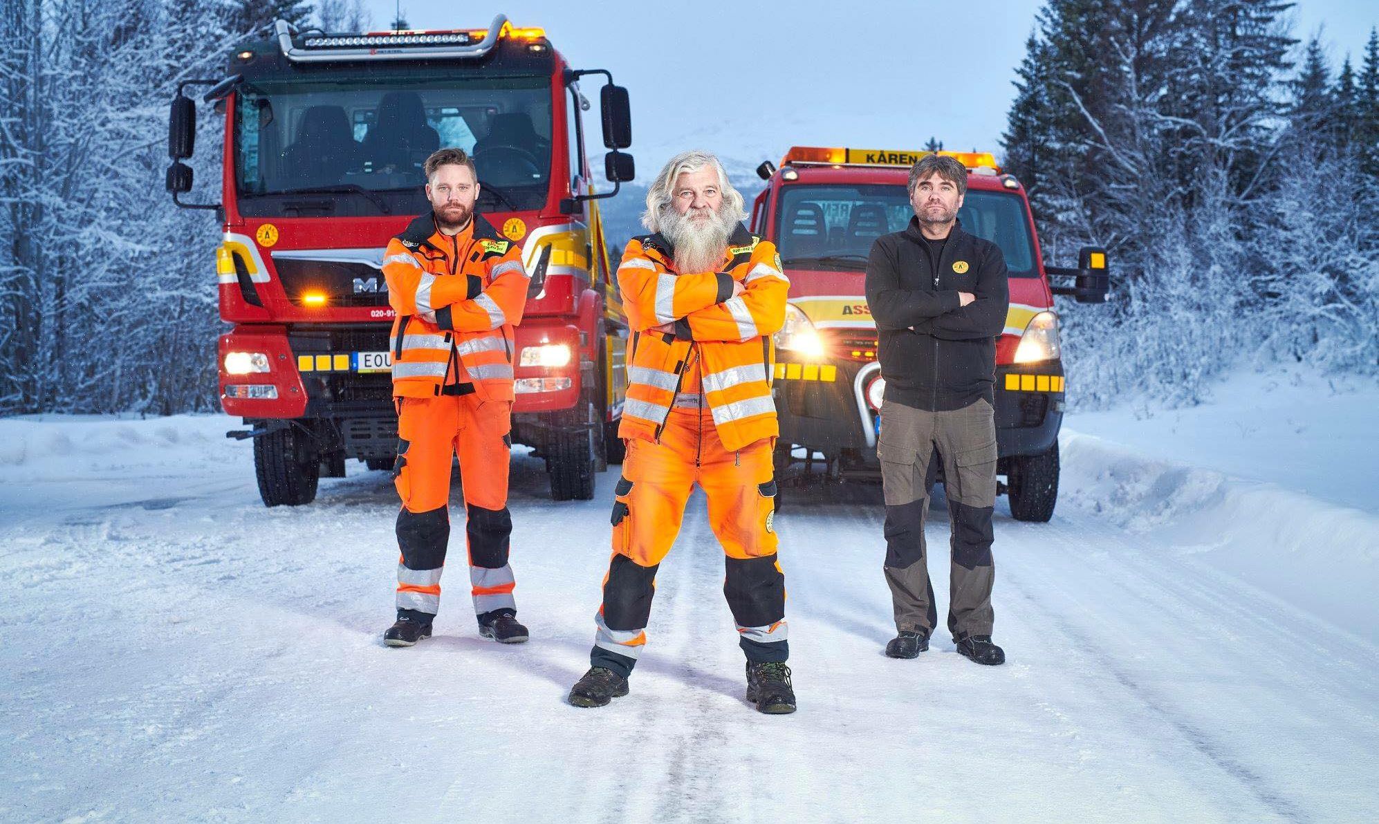 Bild på Kent med bärare på en vinterväg med flakbärgare från TV-serien Frusna Vägar
