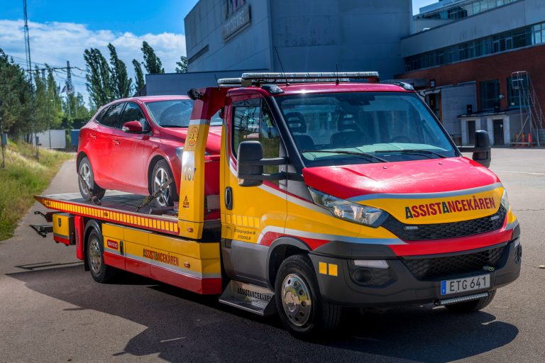 Lätt flakbärgare från Assistancekåren som finns i hel landet. De används för bland annat vägassistans och bärgning av personbilar.